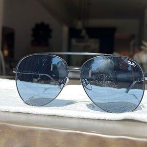 Quay Australia || Vivienne 126 Black Smoke Lens Aviator Sunglasses